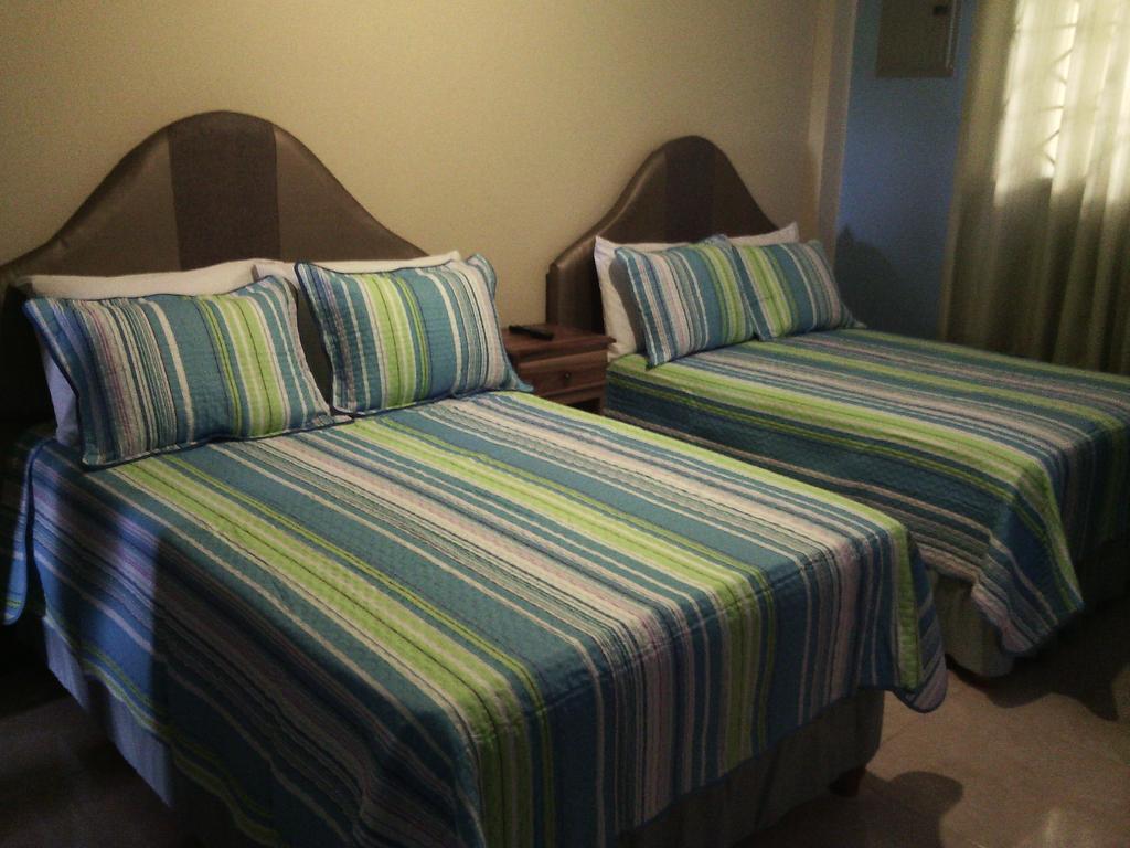 Hotel Tropik Leadonna Montego Bay Bilik gambar