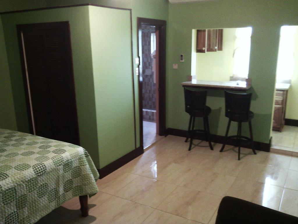 Hotel Tropik Leadonna Montego Bay Bilik gambar